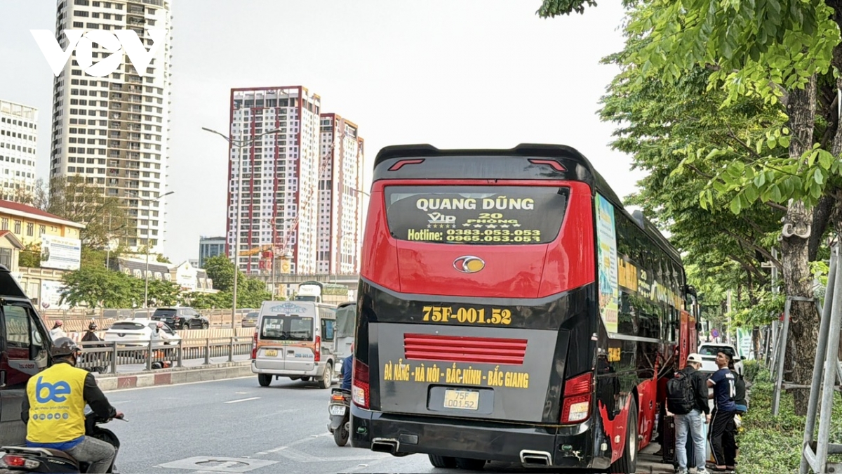  ben coc tai dien tren duong pham hung, nguyen xien do xu phat chua du nghiem hinh anh 11