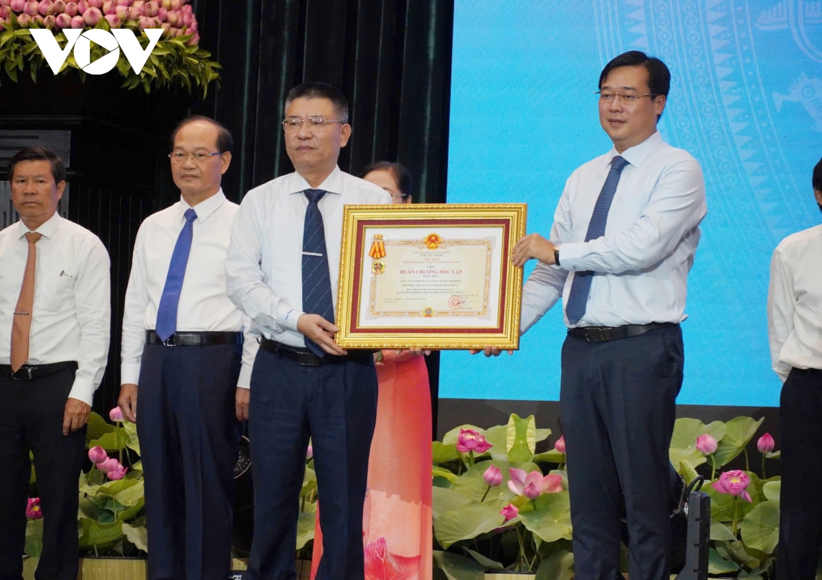 thi dua yeu nuoc o tp.hcm gan truc tiep voi chi tieu tang truong 2 con so hinh anh 2