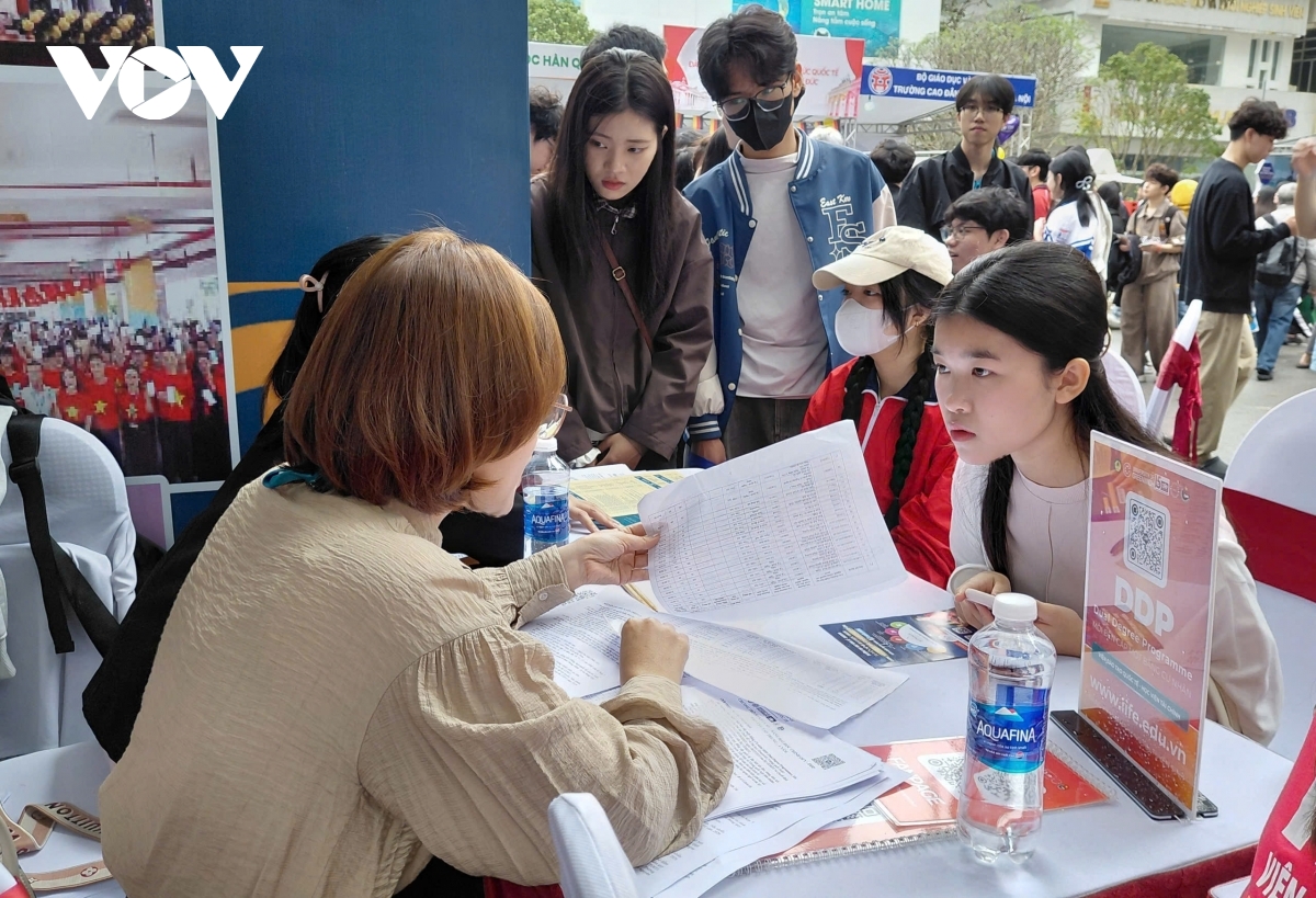 truong nao moi duoc gan chu quoc te , quoc gia vao ten goi hinh anh 1