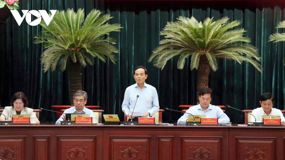 Bí thư TP.HCM: Chi khoảng 7.000 tỷ để miễn phí xe buýt, khám sức khỏe toàn dân