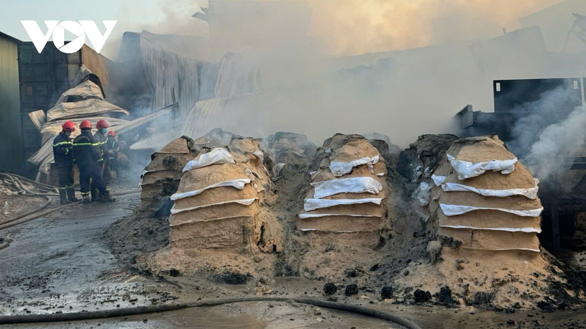 no may nghien dam bao gay chay nha xuong o tp.hcm, 3 nguoi bi thuong hinh anh 2