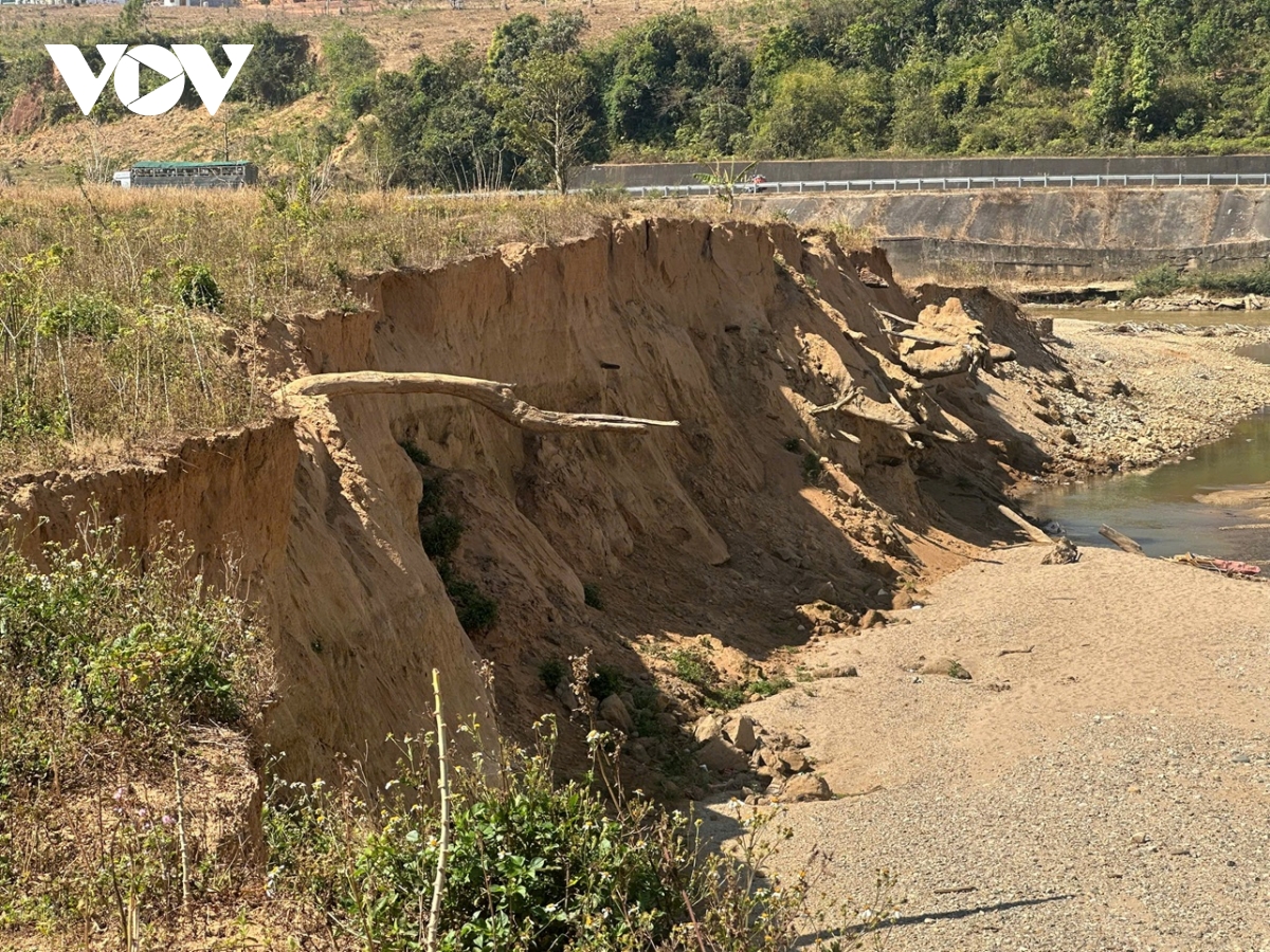quang ngai xu ly sat lo bo song po ko qua xa bien gioi duc nong hinh anh 2