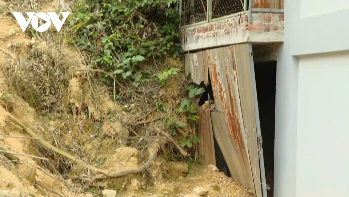 sat lo tai nghe an, nguoi dan song ben mieng tu than hinh anh 4