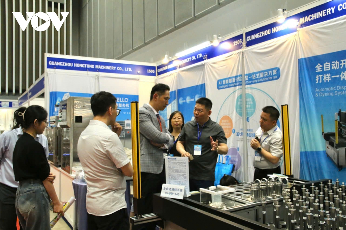 saigontex 2026 thu hut hon 1.000 doanh nghiep, cap nhat cong nghe nganh det may hinh anh 6