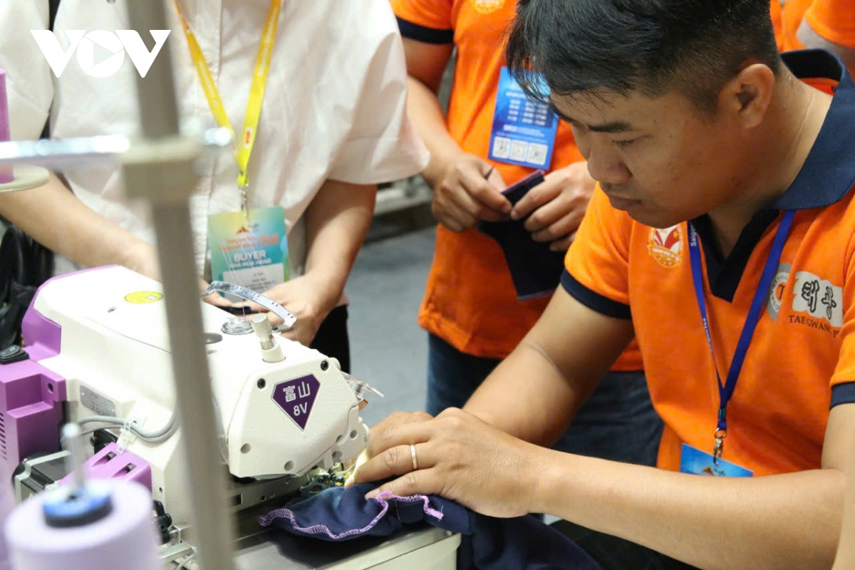 chuyen doi cong nghe giai phap cho doanh nghiep det may ben suc hinh anh 8