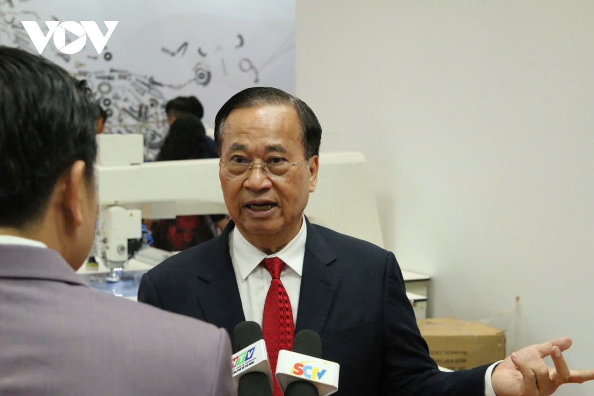 chuyen doi cong nghe giai phap cho doanh nghiep det may ben suc hinh anh 2