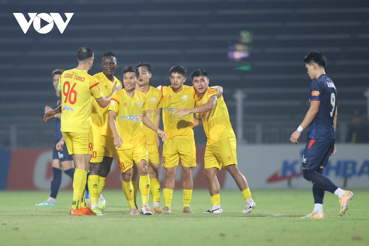 ket qua vong 18 v-league 25 26 cahn hoa that vong, ninh binh thang kich tinh hinh anh 20