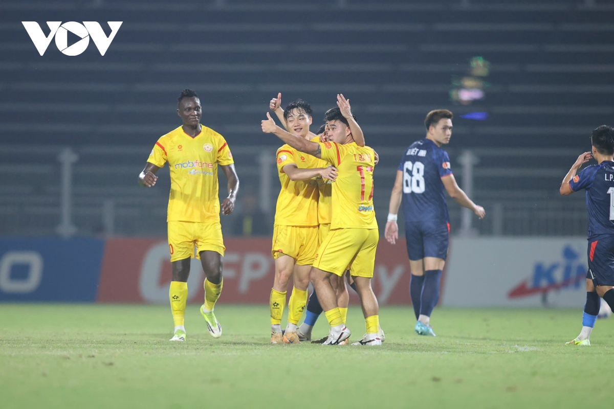 ket qua vong 18 v-league 25 26 cahn hoa that vong, ninh binh thang kich tinh hinh anh 18