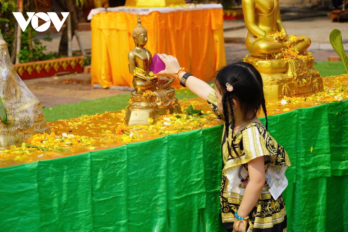 lao don tet co truyen bunpimay trong khong khi vui tuoi, phan khoi hinh anh 3