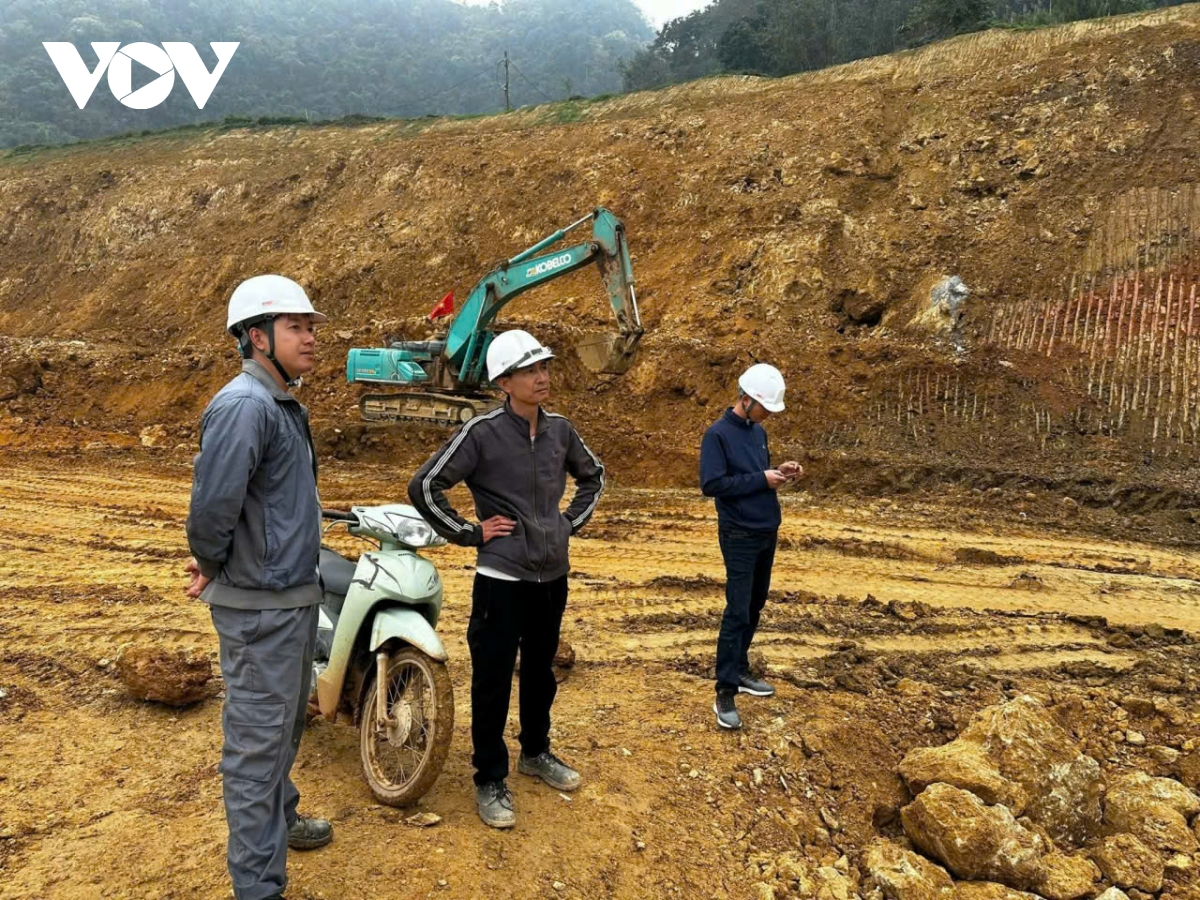 cao bang chu dong thao go kho khan giu tien do cao toc Dong Dang - tra linh hinh anh 3