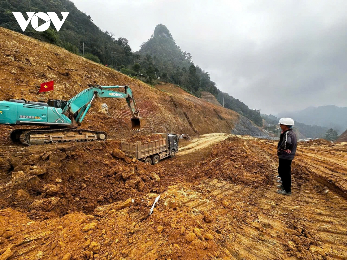 cao bang chu dong thao go kho khan giu tien do cao toc Dong Dang - tra linh hinh anh 1