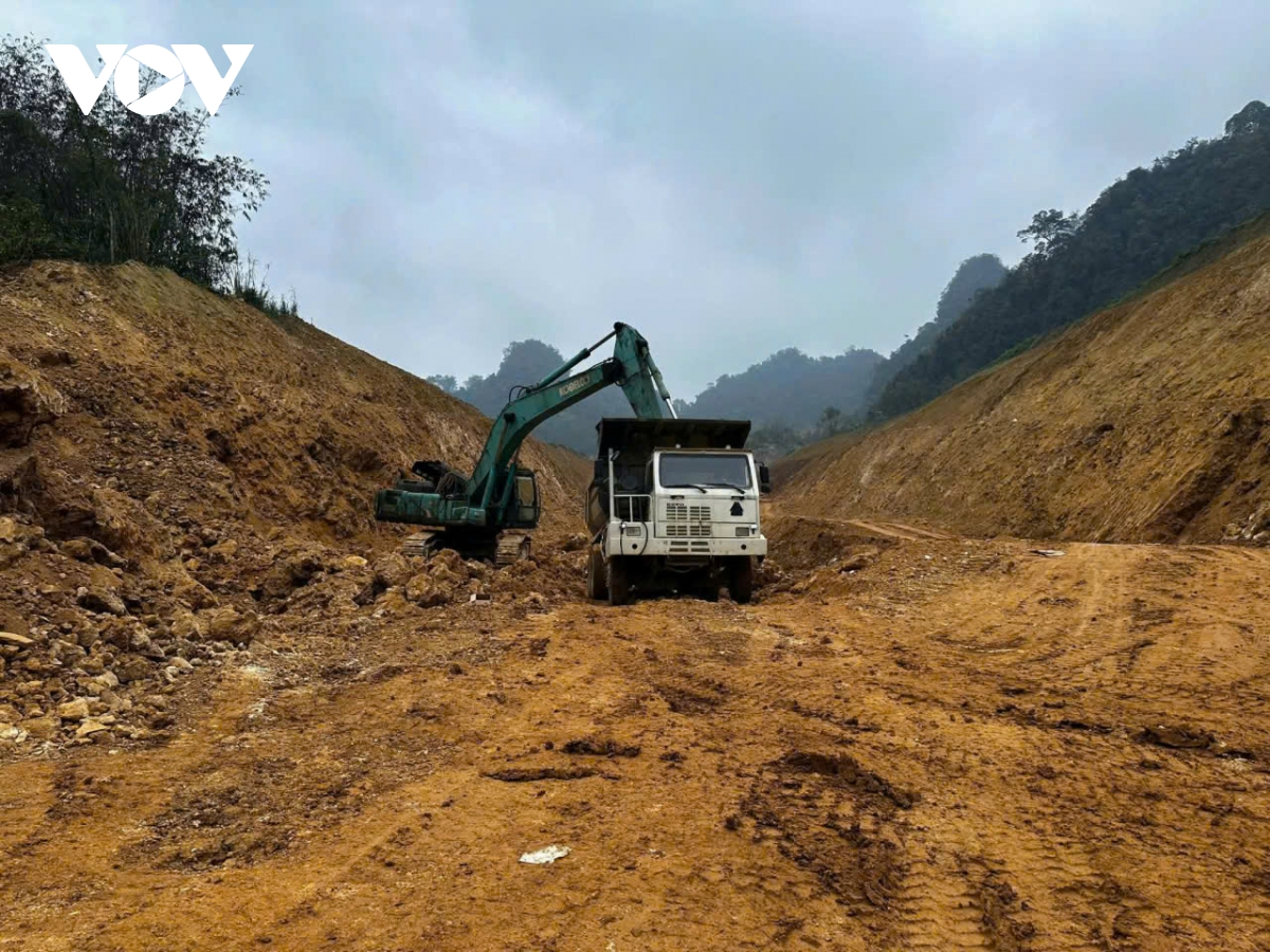 cao bang chu dong thao go kho khan giu tien do cao toc Dong Dang - tra linh hinh anh 2
