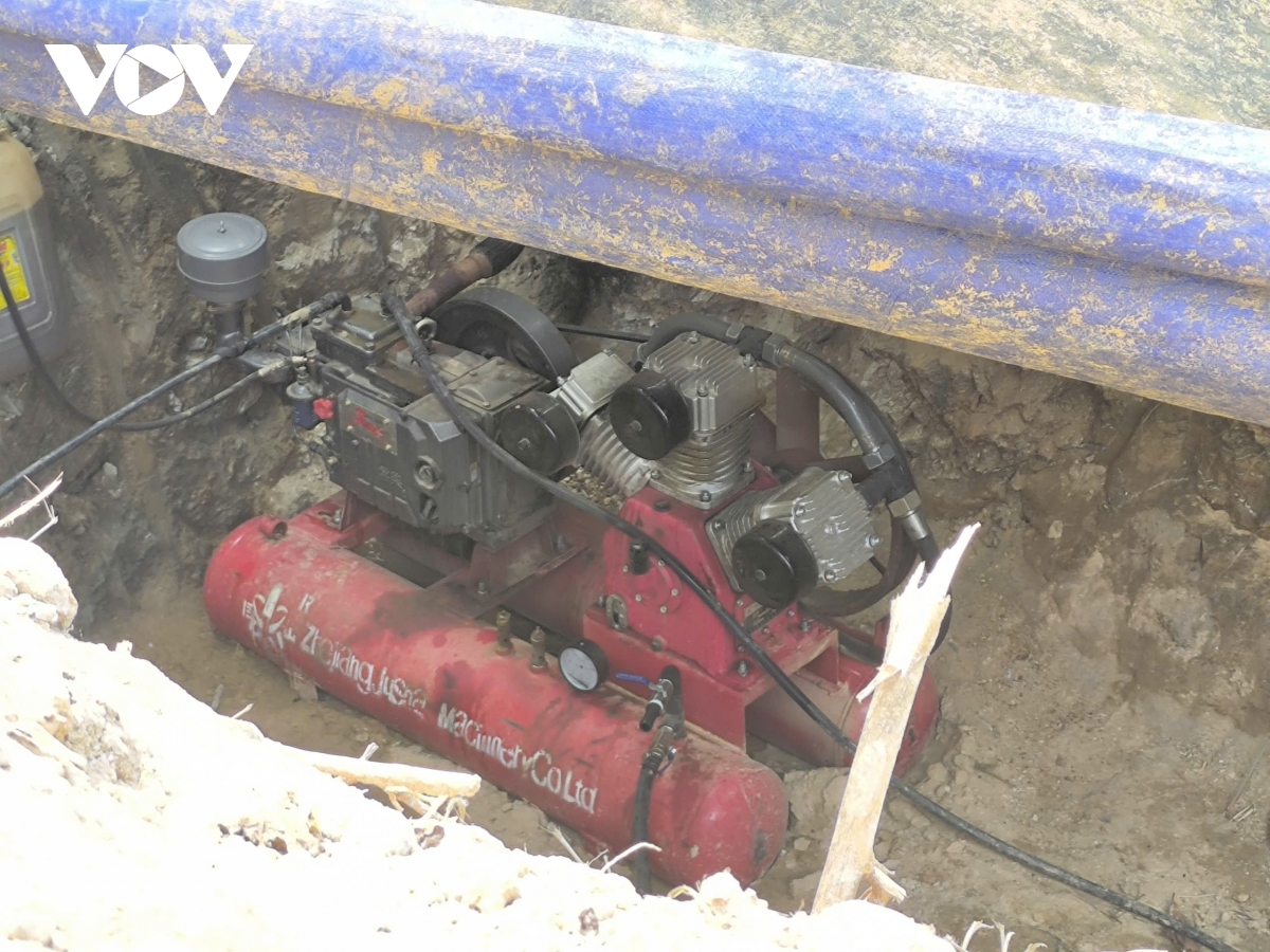  vang tac dao nui, mo duong, lap camera ngang nhien hoat dong o mien nui Da nang hinh anh 4