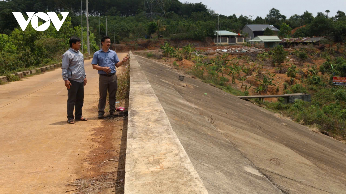 ho Darana Dong nai xay xong 4 nam van tro day, dan do mat cho nuoc tuoi hinh anh 3