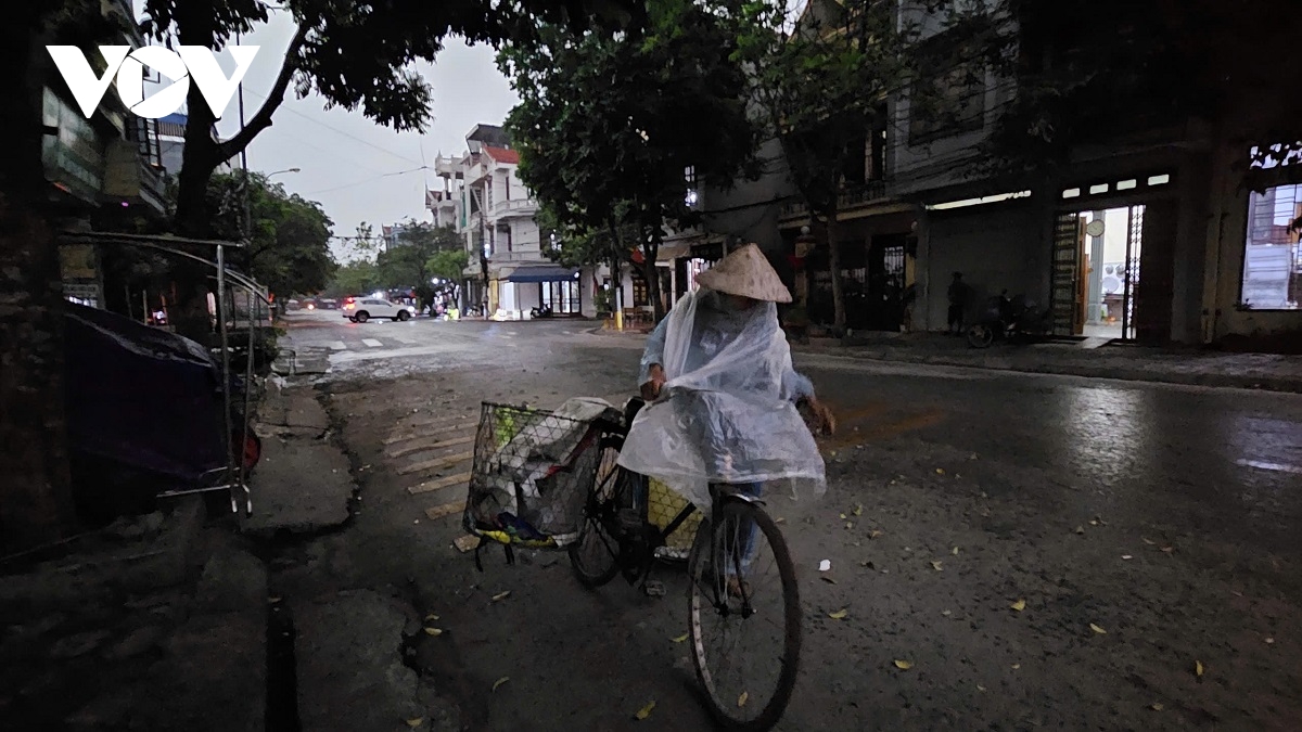 troi bong dung toi sam, 11h trua ma nhu nua dem o ninh binh hinh anh 1