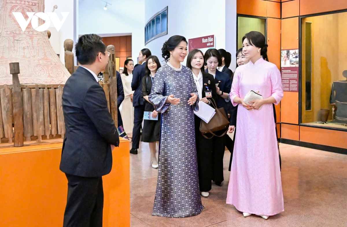 phu nhan tong bi thu, chu tich nuoc to lam cung phu nhan tong thong han quoc tham bao tang dan toc hoc hinh anh 7