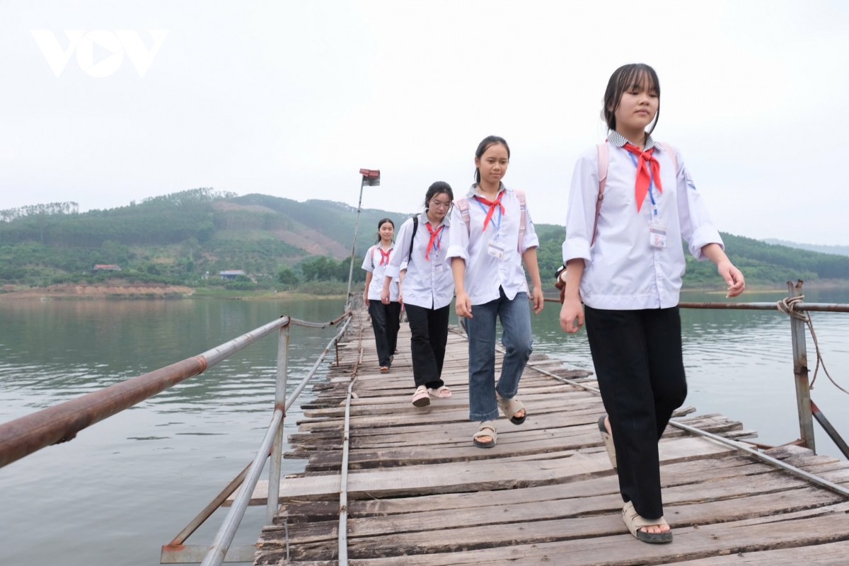 Học sinh ở thủ phủ vải thiều Bắc Ninh mong ước về một cây cầu kiên cố