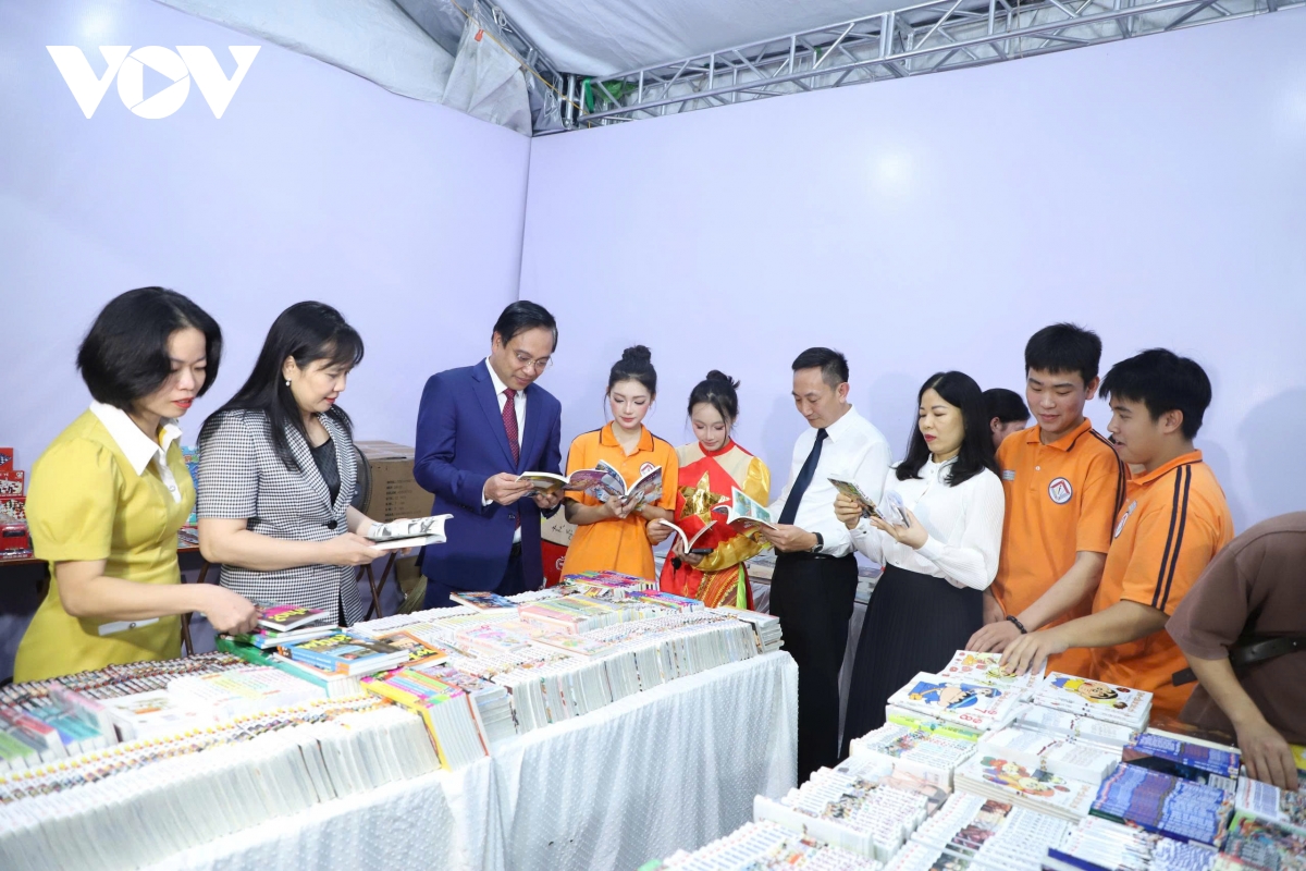 soi dong ngay sach va van hoa doc tai ninh binh hinh anh 3