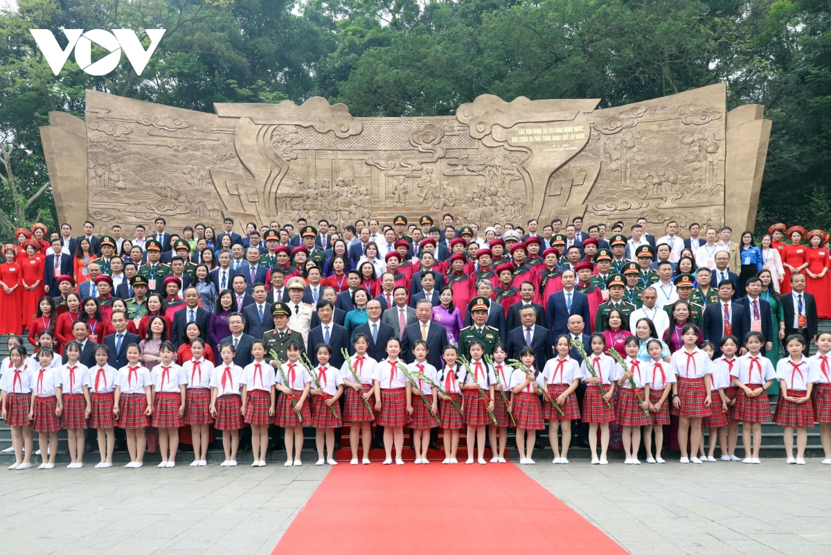 tong bi thu, chu tich nuoc to lam dang huong tuong niem cac vua hung hinh anh 16