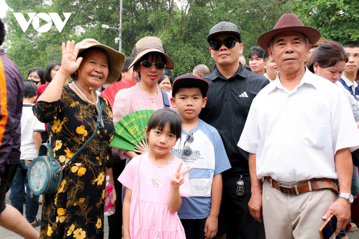 du khach thap phuong do ve Den hung, kien nhan cho dang huong hinh anh 8