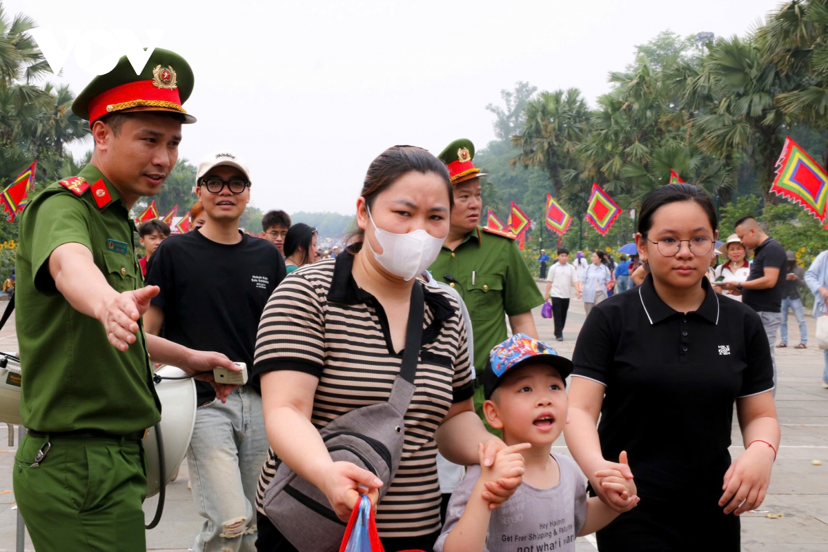 du khach thap phuong do ve Den hung, kien nhan cho dang huong hinh anh 7