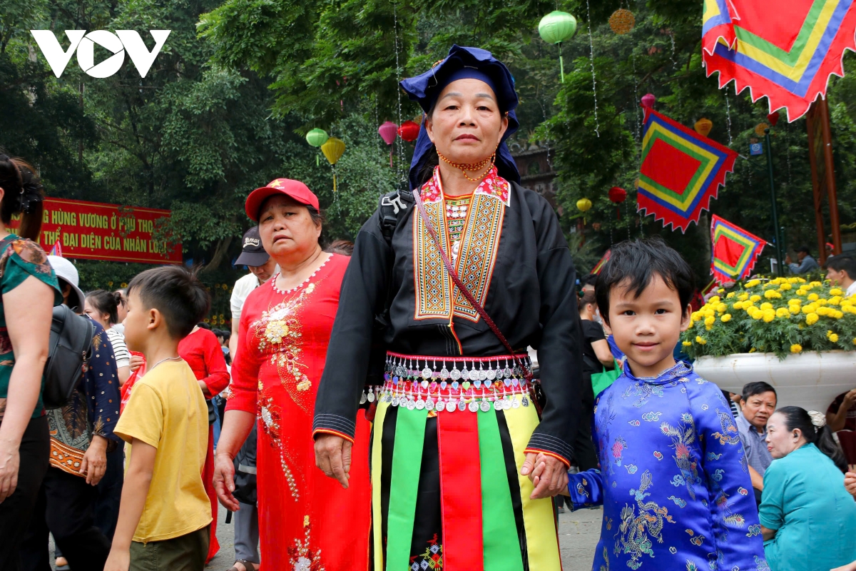 du khach thap phuong do ve Den hung, kien nhan cho dang huong hinh anh 5