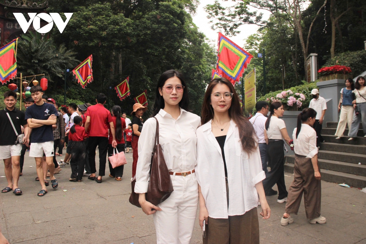 du khach thap phuong do ve Den hung, kien nhan cho dang huong hinh anh 3