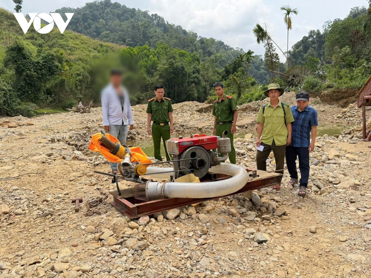 cong an Da nang kip thoi phat hien, ngan chan nhom khai thac vang trai phep hinh anh 4