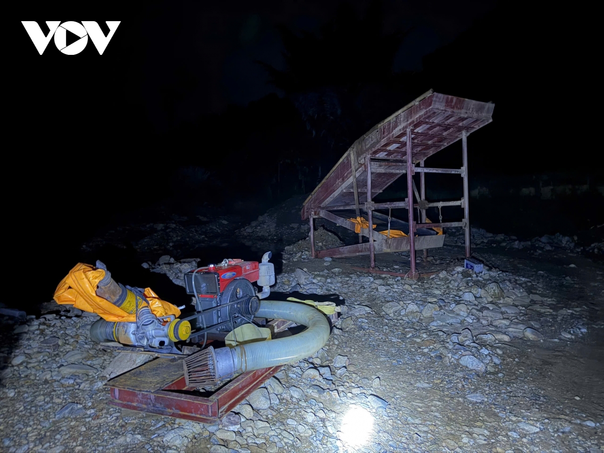 cong an Da nang kip thoi phat hien, ngan chan nhom khai thac vang trai phep hinh anh 5