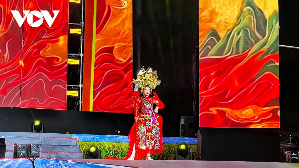 Am nhac va thoi trang hoa quyen trong song nuoc tay Do hinh anh 4