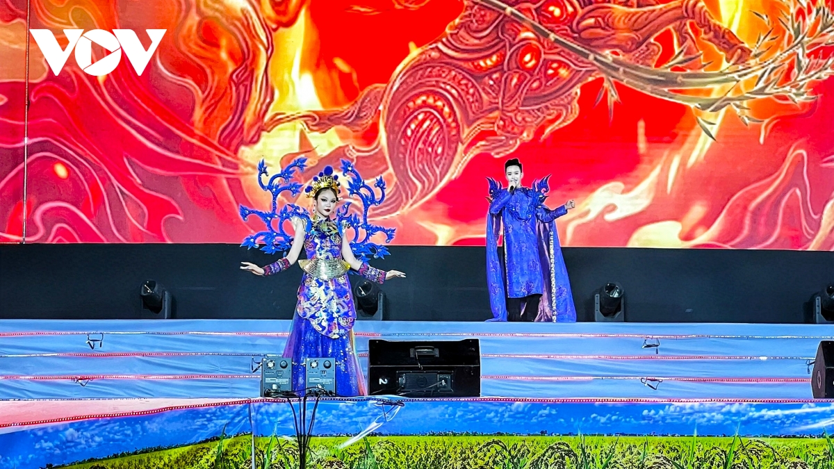 Am nhac va thoi trang hoa quyen trong song nuoc tay Do hinh anh 3