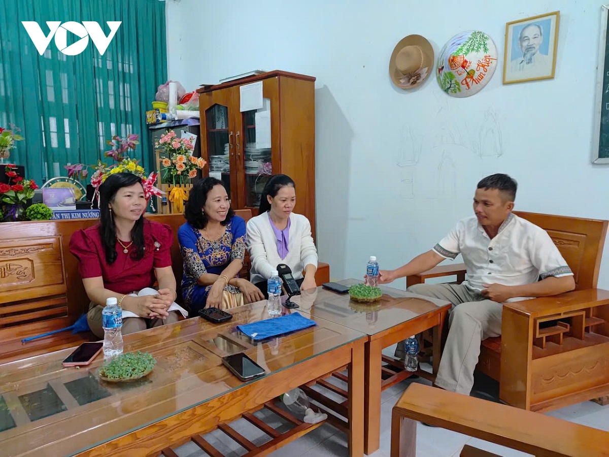 co giao cham giu lua voi nghe hinh anh 2