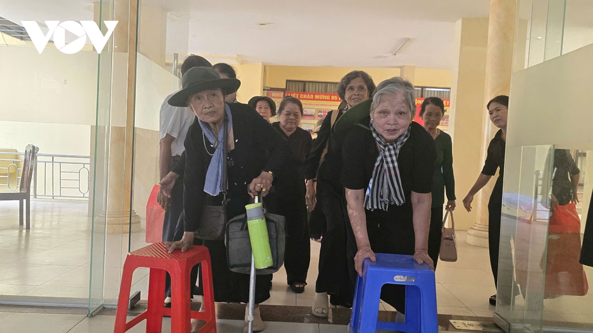 nhung bong hong thep tren vung dat lua thu dau mot hinh anh 7