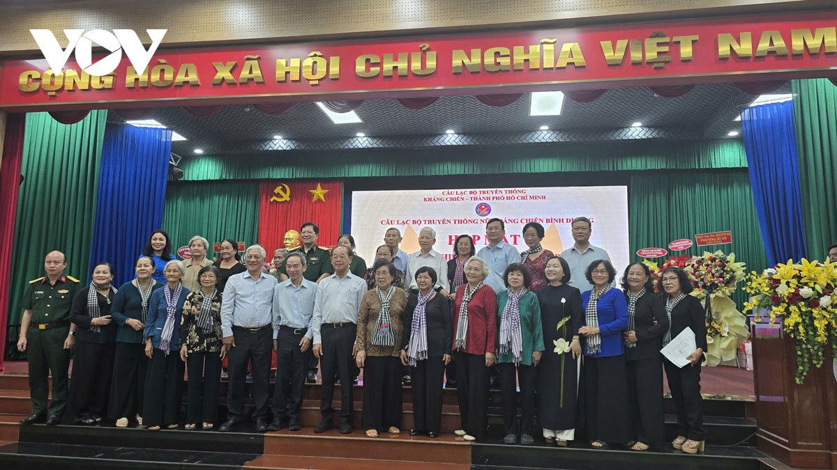 nhung bong hong thep tren vung dat lua thu dau mot hinh anh 5