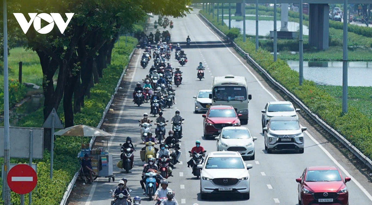 giao thong tp.hcm dip le 30 4 cua ngo on dinh, cao toc un u nhe hinh anh 2