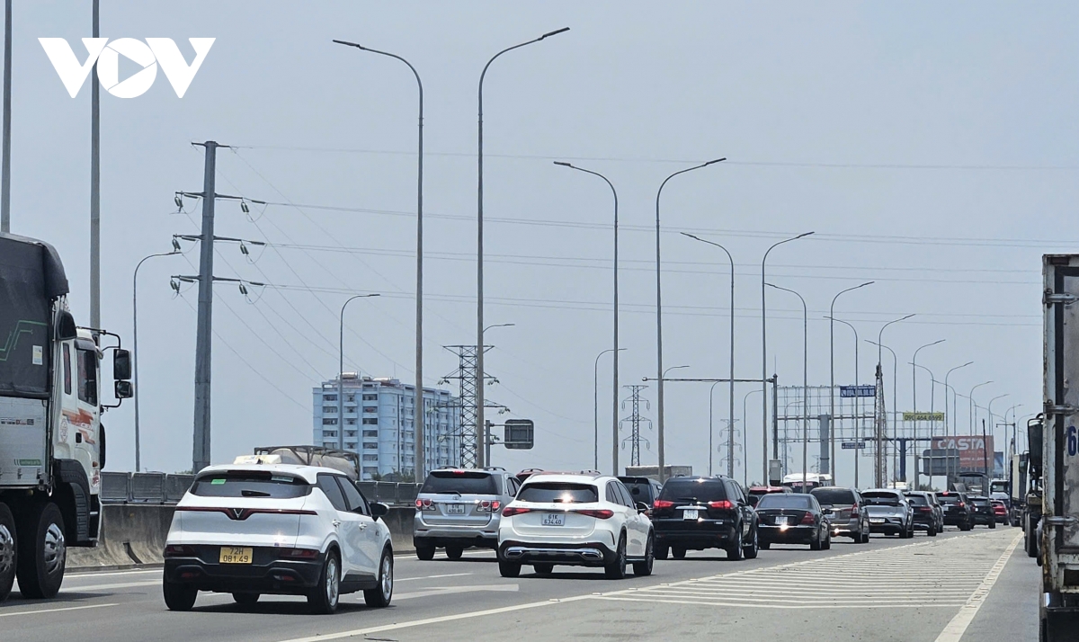 giao thong tp.hcm dip le 30 4 cua ngo on dinh, cao toc un u nhe hinh anh 3