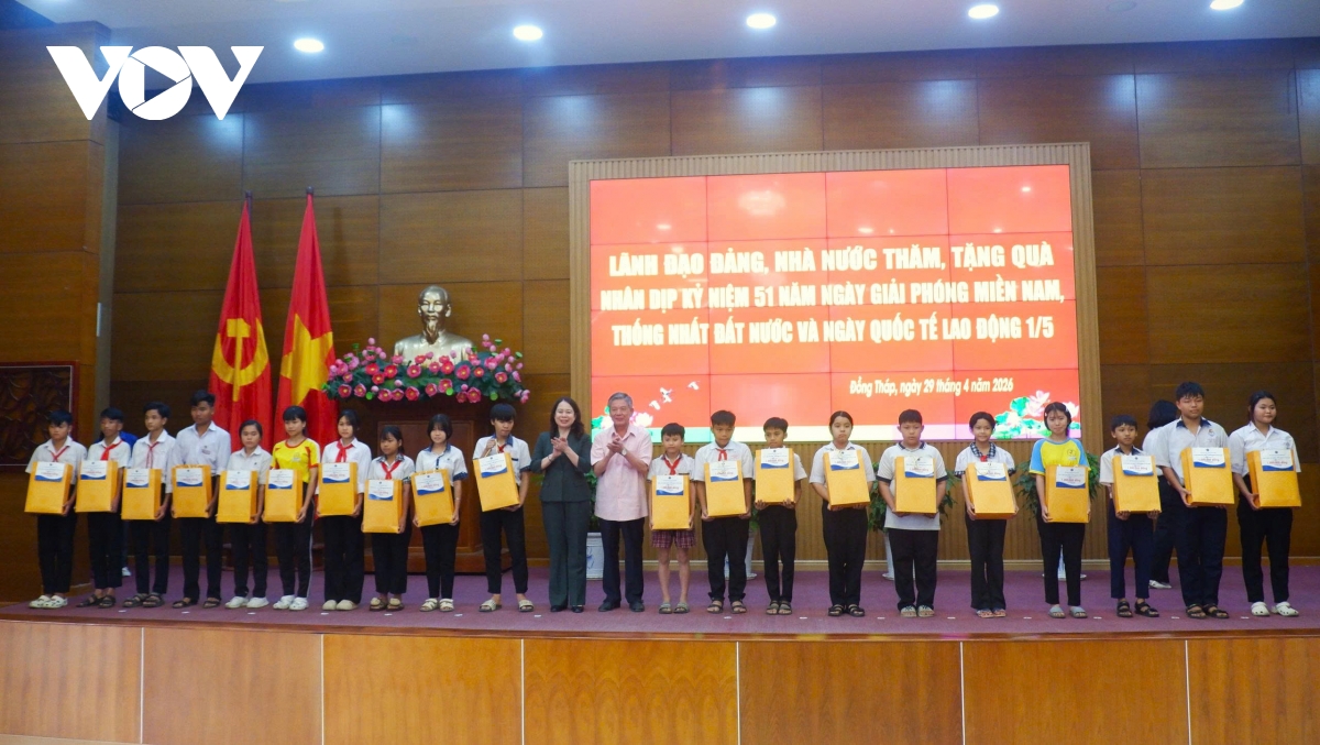 pho chu tich nuoc vo thi Anh xuan tham va tang qua tai Dong thap hinh anh 7