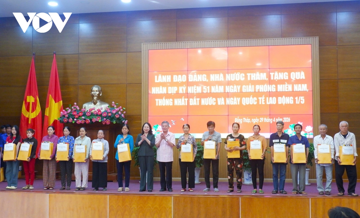 pho chu tich nuoc vo thi Anh xuan tham va tang qua tai Dong thap hinh anh 8