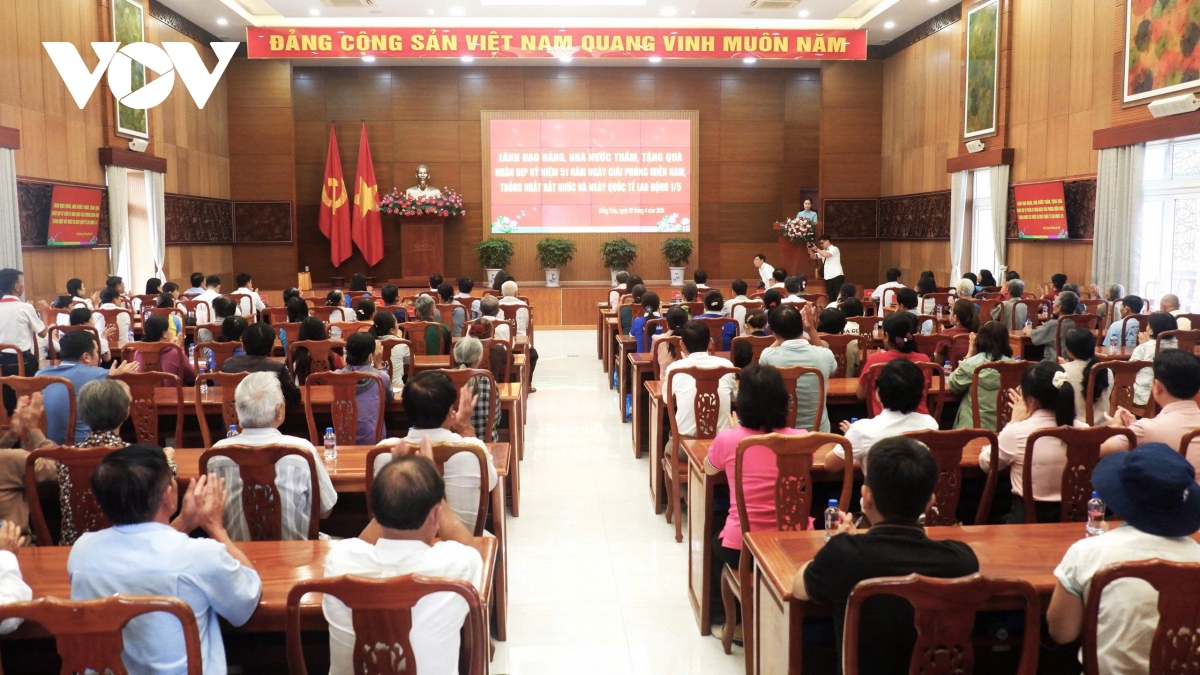 pho chu tich nuoc vo thi Anh xuan tham va tang qua tai Dong thap hinh anh 6