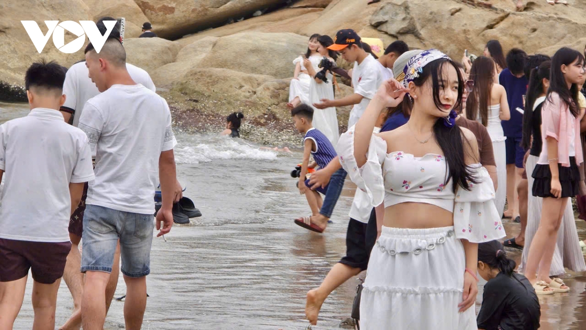 cong khai duong day nong, hang van du khach phu kin bien sam son dip 30 4 hinh anh 8