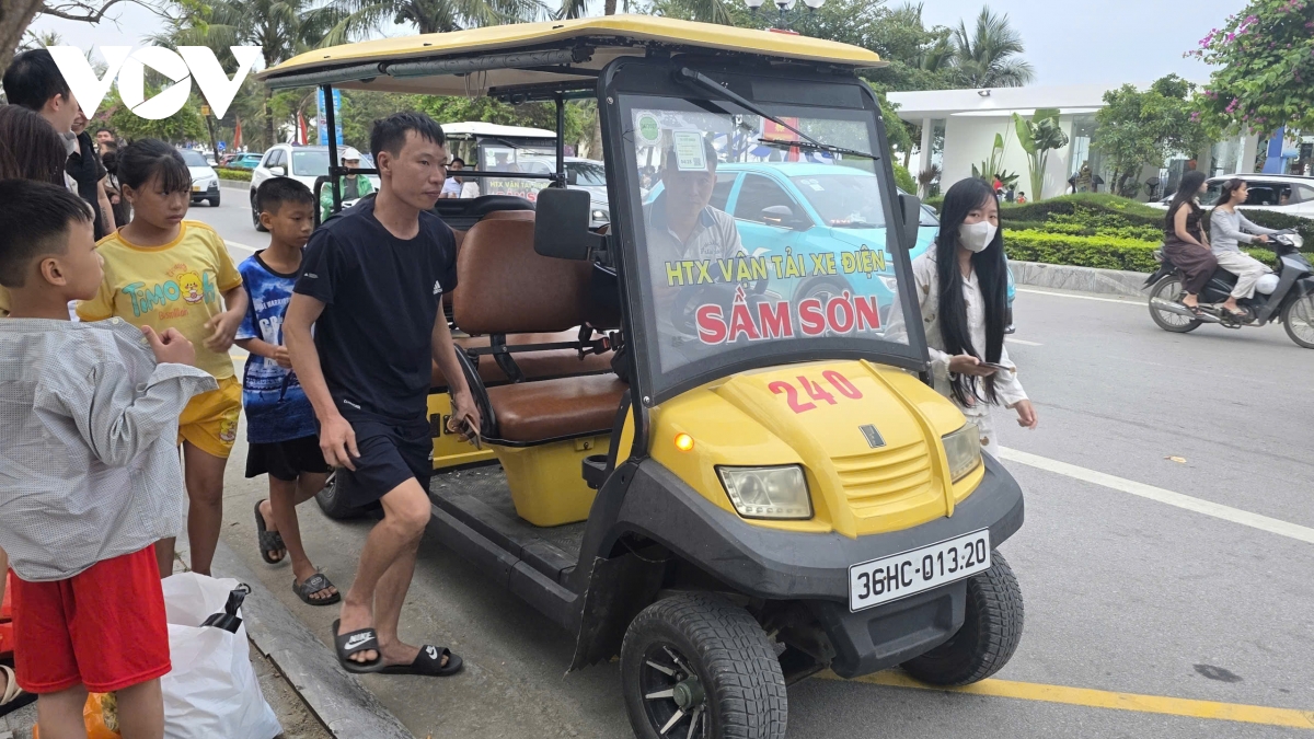 cong khai duong day nong, hang van du khach phu kin bien sam son dip 30 4 hinh anh 12