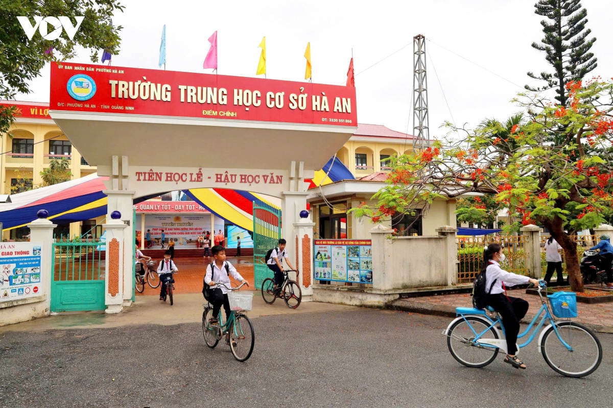 day tre ky nang tu cuu minh truoc nguy co duoi nuoc hinh anh 1