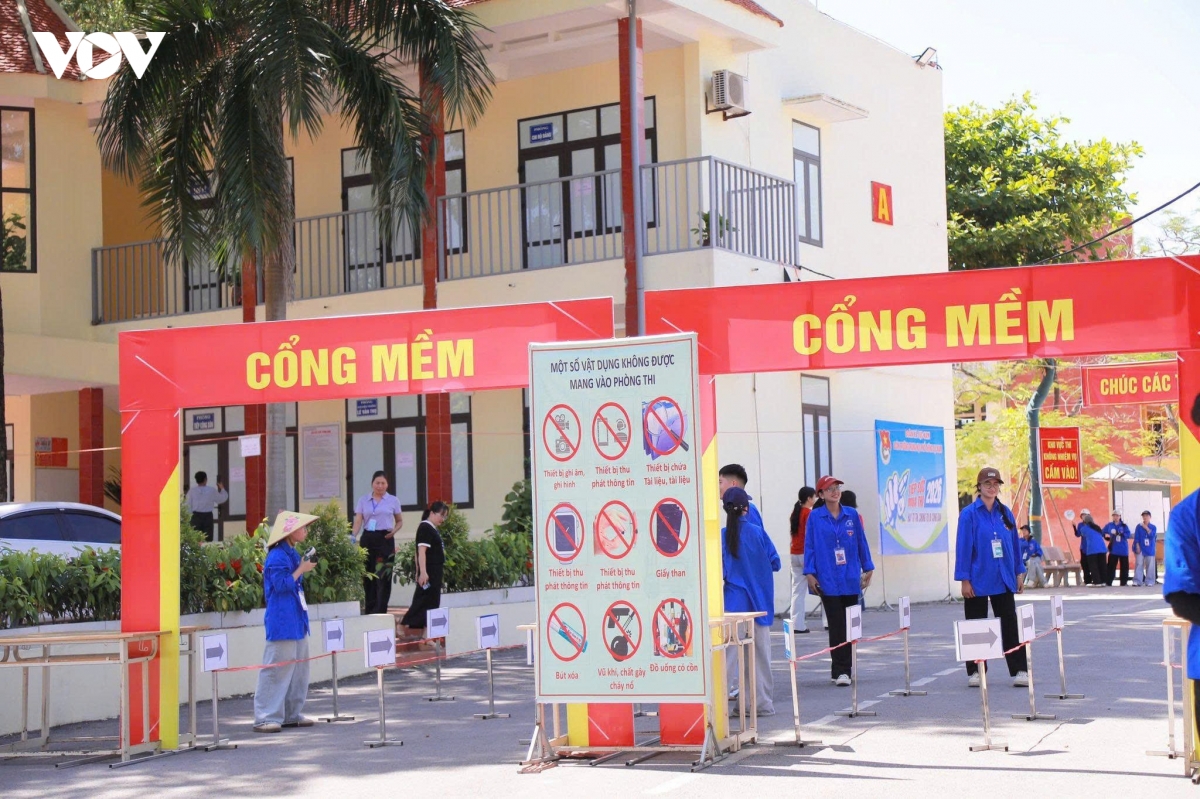 hon 50.400 thi sinh o bac ninh thi tuyen sinh lop 10 trong nang nong gay gat hinh anh 2
