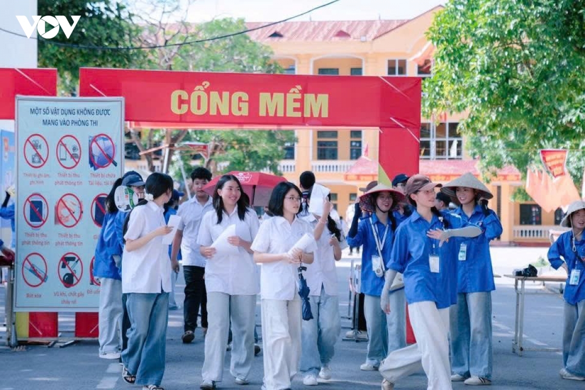 hon 50.400 thi sinh o bac ninh thi tuyen sinh lop 10 trong nang nong gay gat hinh anh 4