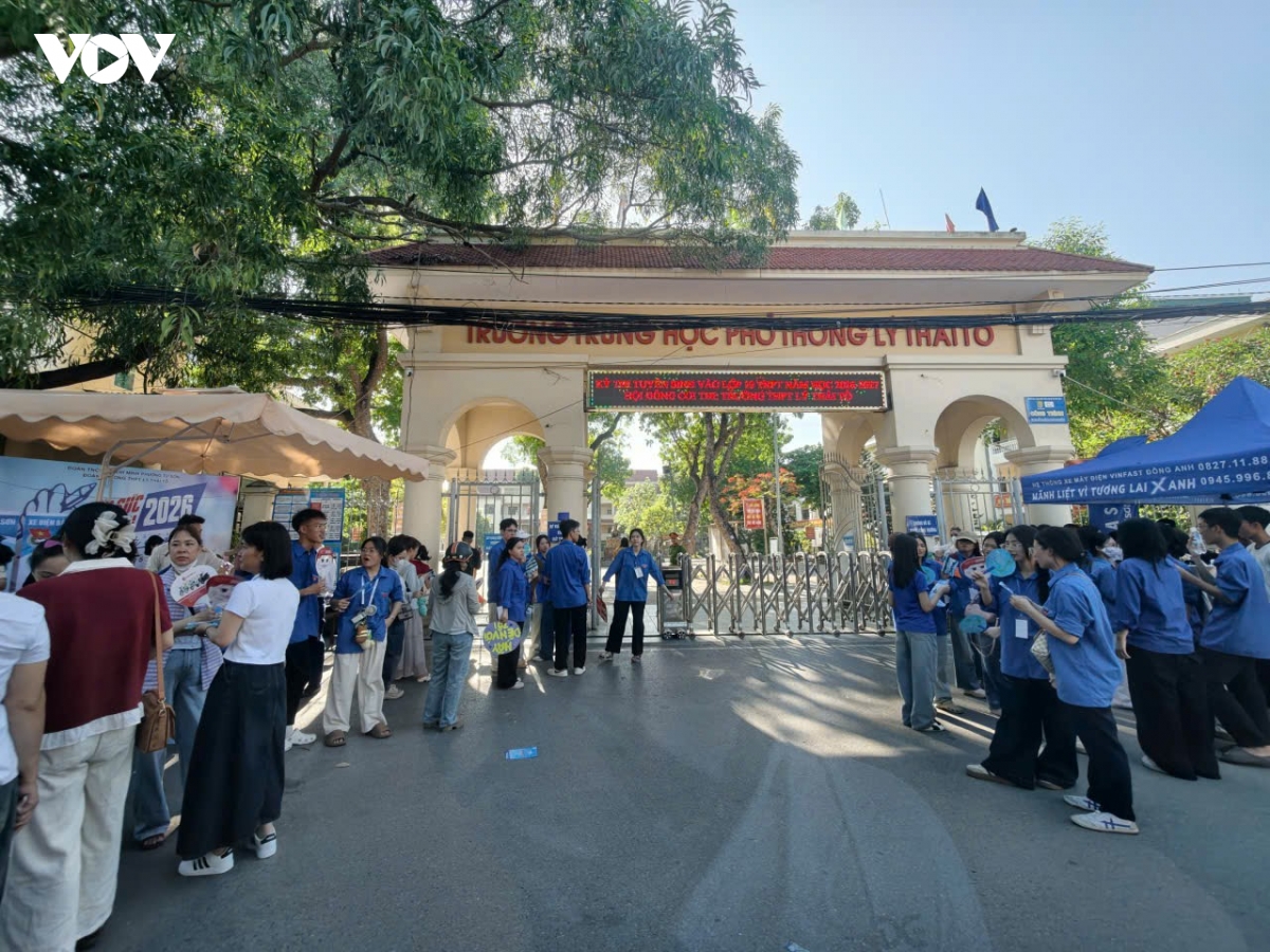 hon 50.400 thi sinh o bac ninh thi tuyen sinh lop 10 trong nang nong gay gat hinh anh 1