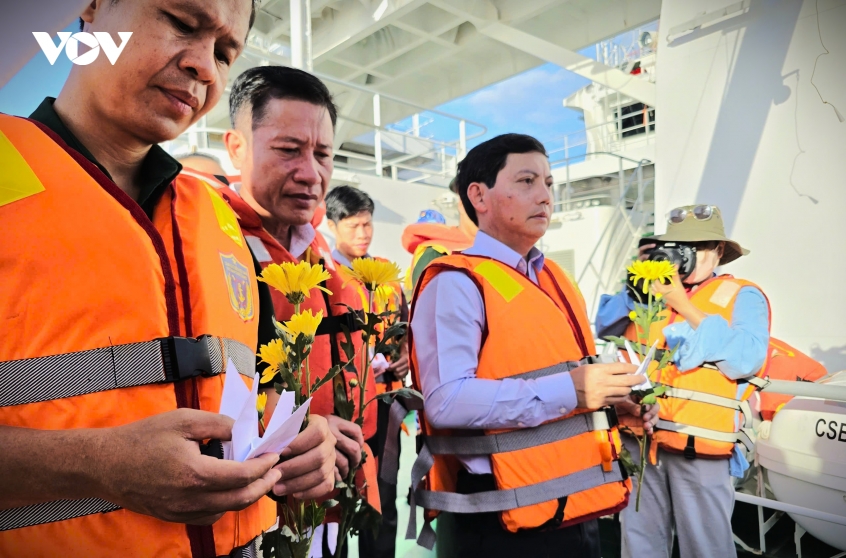 nen tam huong tai le tuong niem linh thieng giua muon trung khoi tay nam hinh anh 10