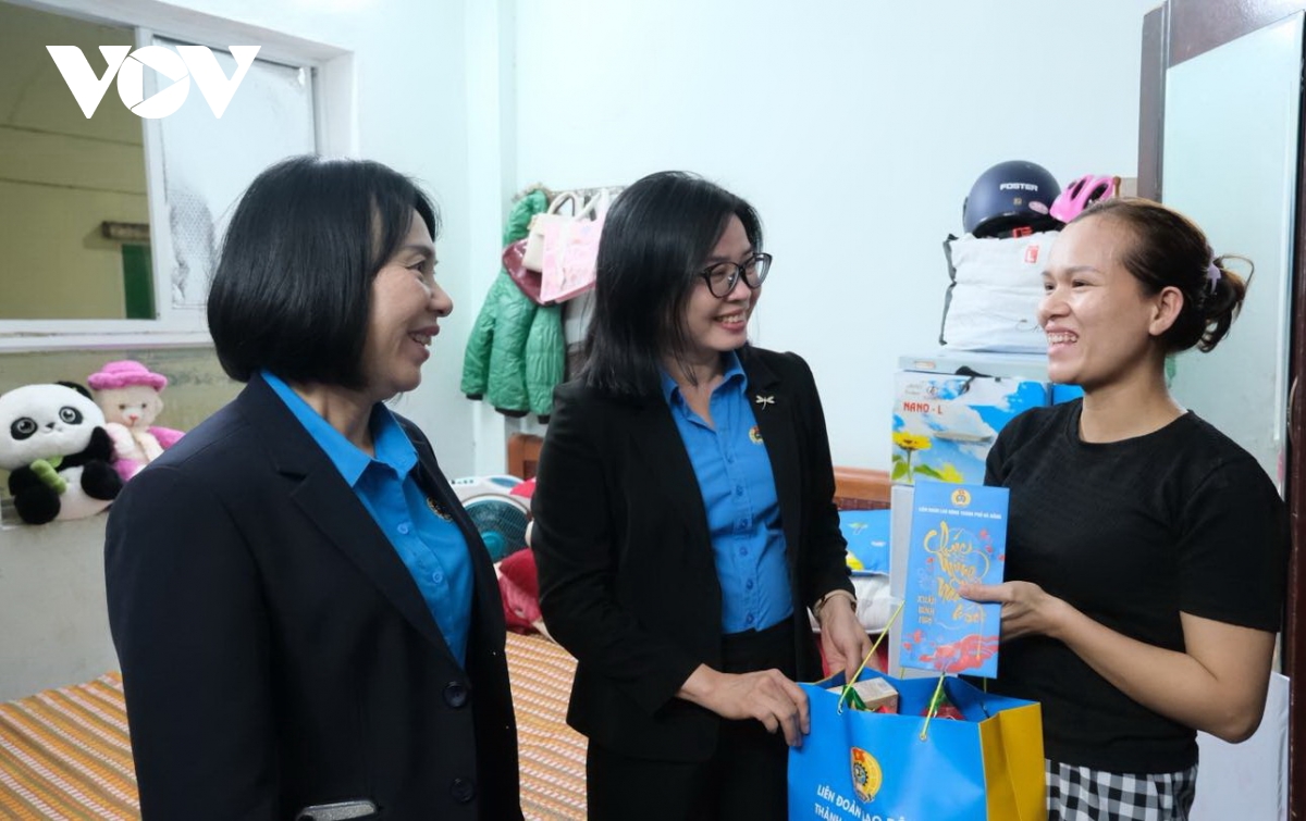trao 1.000 suat qua tang nguoi lao dong kho khan o Da nang trong thang cong nhan hinh anh 1