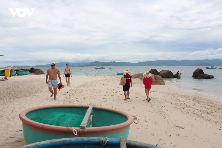net hoang so huyen bi cua thien duong xanh hon cau hut du khach mua du lich he hinh anh 13