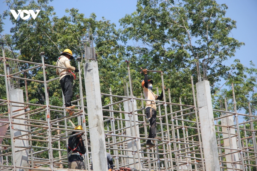 gia lai no luc hoan thanh 7 truong lien cap bien gioi truoc nam hoc moi hinh anh 2