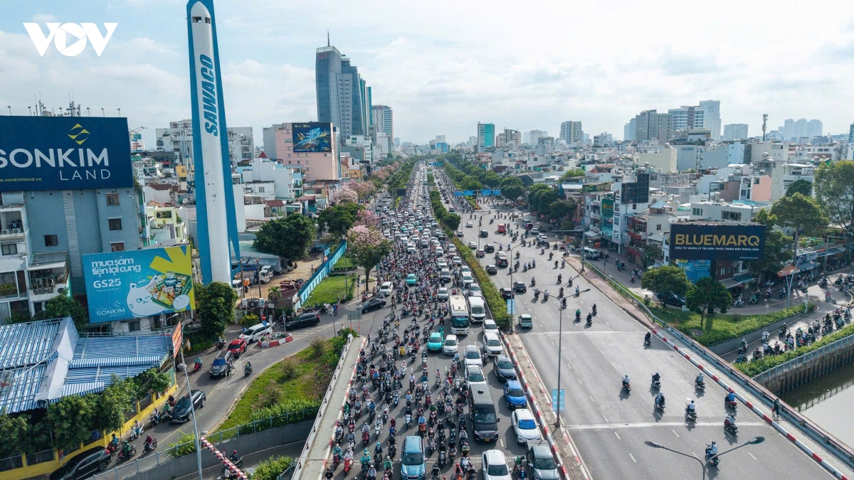 vong xoay Dien bien phu tp.hcm thong thoang hon sau nhung ngay dau un tac hinh anh 2